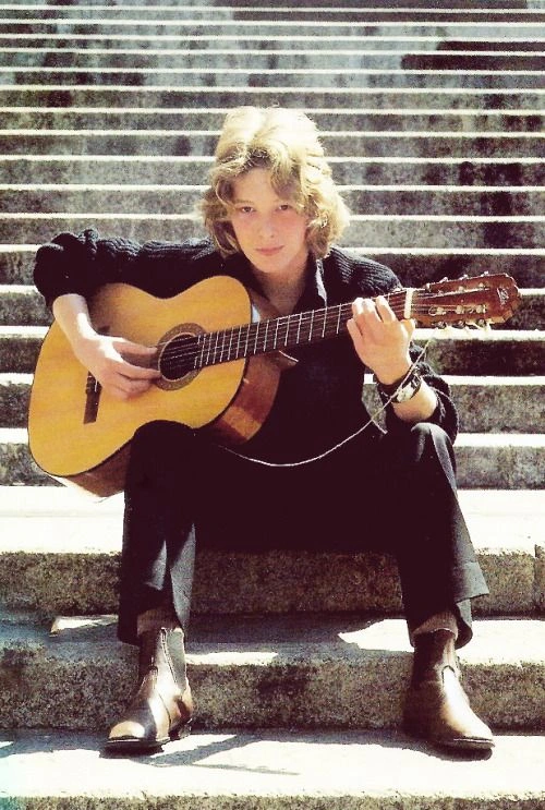 Nhìn lại đỉnh cao nhan sắc cậu bé đẹp nhất thế giới vừa qua đời đẹp đến siêu thực nhưng biến cuộc đời thành bi kịch - 16