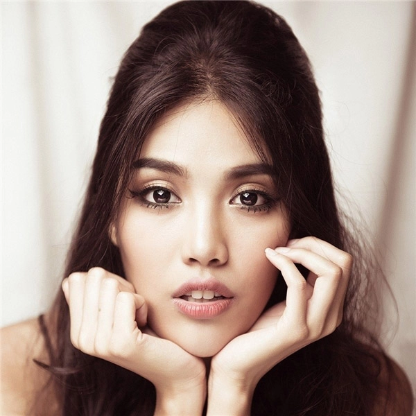 Những kiểu trang điểm không giống ai của lan khuê - 1