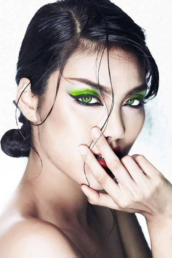 Những kiểu trang điểm không giống ai của lan khuê - 2