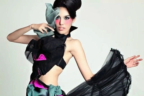 Những kiểu trang điểm không giống ai của lan khuê - 4