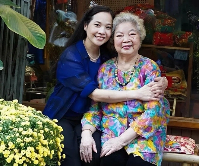 Nữ nsưt u90 không nhận ra con gái út đang ở pháp sinh được 3 tài nữ đẹp nức tiếng hà thành - 1