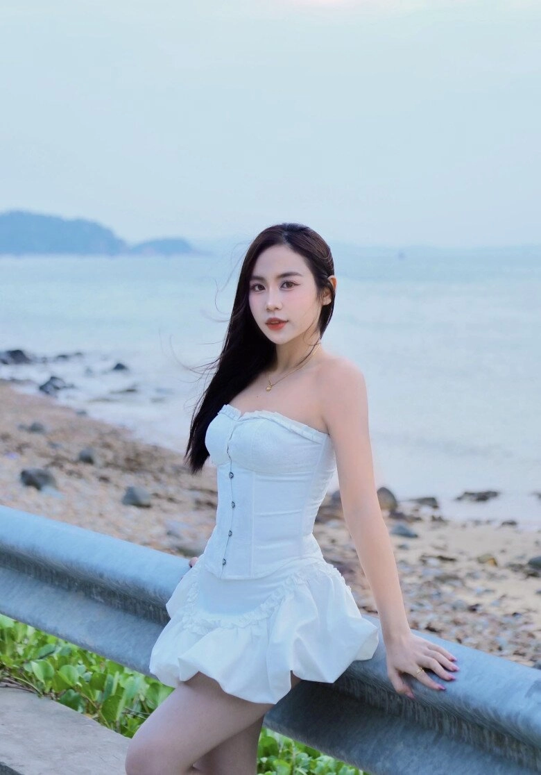 Nữ phóng viên người lào nổi tiếng ở a80 gửi tiền ủng hộ vùng lũ tiền của tôi ít nhưng tình cảm với việt nam rất nhiều - 6