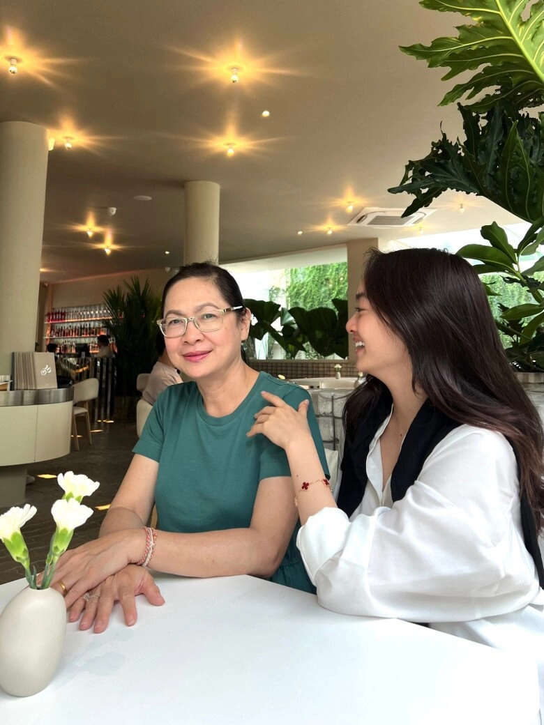 Nữ tiếp viên cao 1m55 trong tử chiến trên không tôi tham khảo hình tượng từ mẹ và bà làm trong ngành hàng không - 4