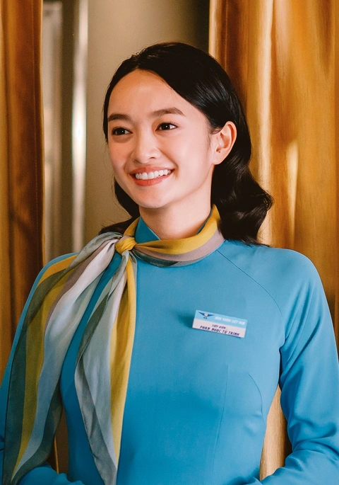 nữ tiếp viên hàng không giàu nứt đố đổ vách cao 1m55 có chiêu lên đồ hack dáng trông như 1m70 từ món đồ nàng nào cũng có - 1