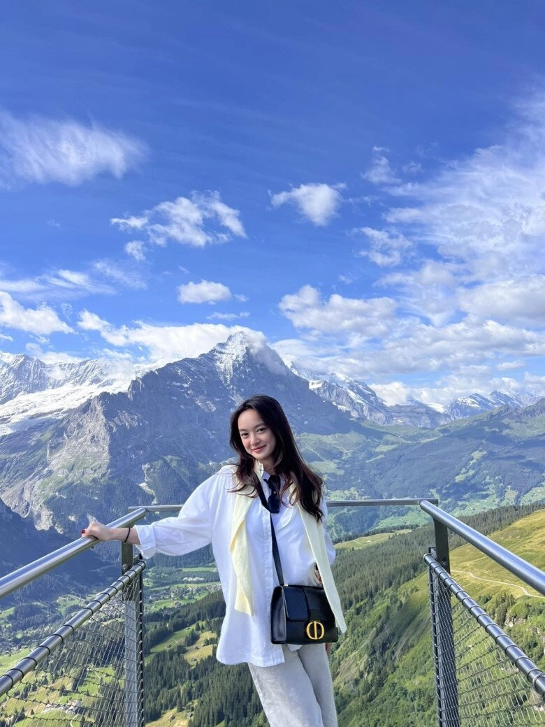 nữ tiếp viên hàng không giàu nứt đố đổ vách cao 1m55 có chiêu lên đồ hack dáng trông như 1m70 từ món đồ nàng nào cũng có - 20