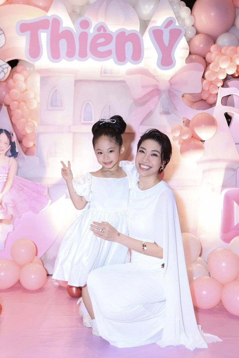 Pha lê hội ngộ chồng cũ người hàn hậu ly hôn cùng tổ chức sinh nhật cho con gái mà tưởng như đám cưới - 2