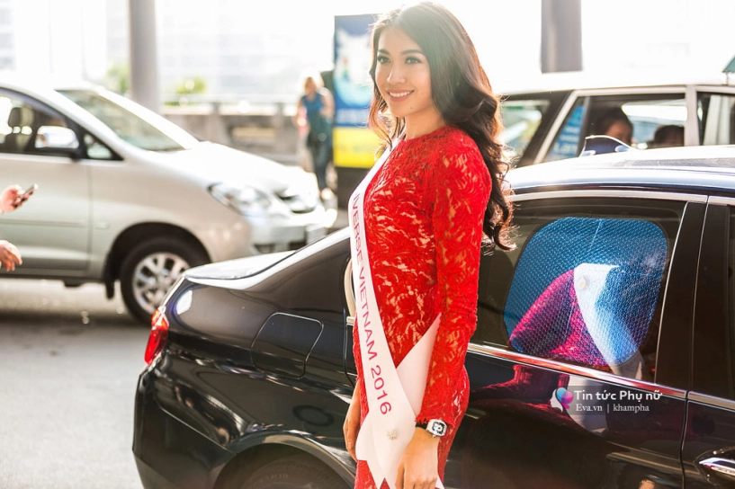 Phạm hương buồn ngủ vẫn đẹp xuất sắc làm náo loạn sân bay - 1