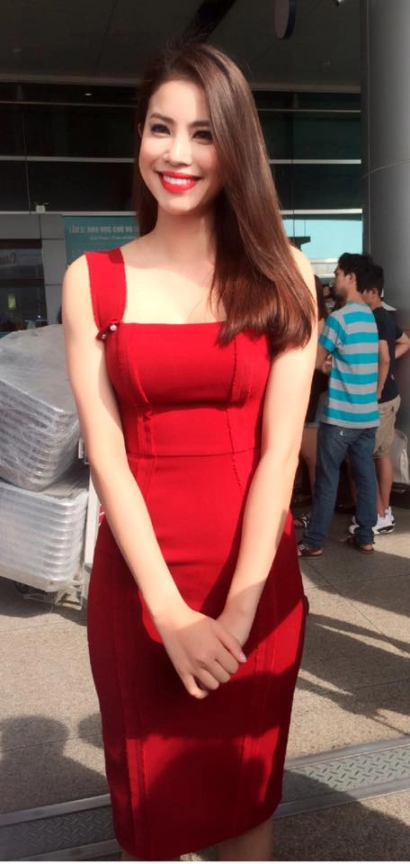 Phạm hương buồn ngủ vẫn đẹp xuất sắc làm náo loạn sân bay - 10