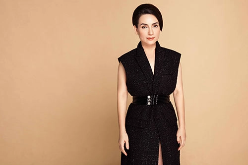 Phi nhung đẹp mặn mà với phong cách cổ điển sang trọng - 1