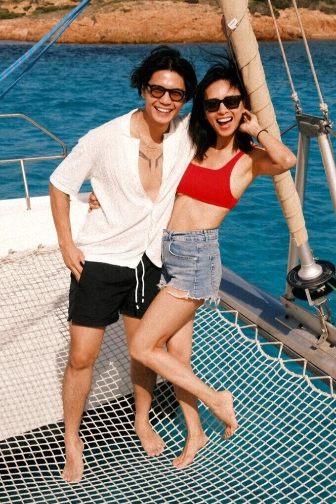 Phối đồ đi date theo 3 cặp đôi đẹp mỹ mãn vbiz từ sang xịn đến giản dị phóng khoáng nhưng đều có một điểm chung - 6