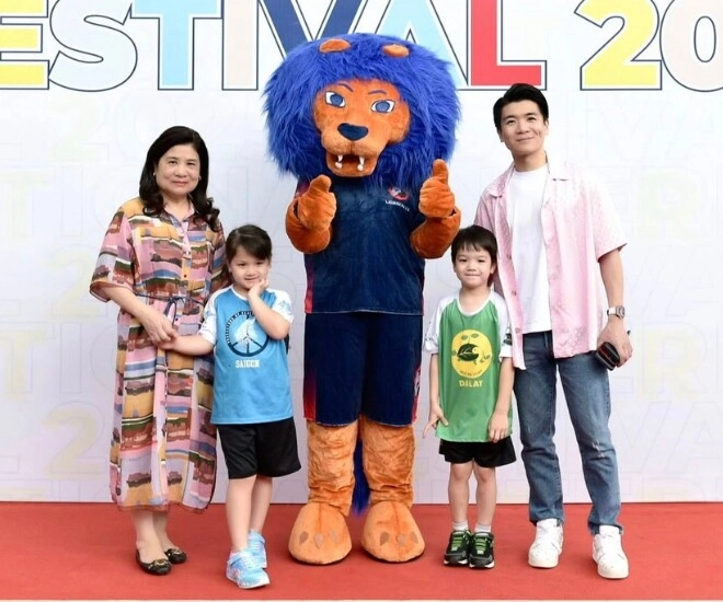 Phu nhân bầu hiển phụ con đưa cháu nội đi học thiếu gia nghìn tỷ làm bố đơn thân nay thấy tự hào - 1