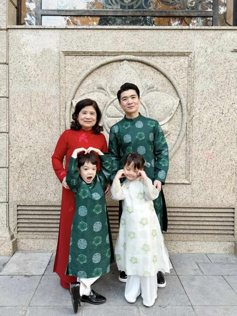 Phu nhân bầu hiển phụ con đưa cháu nội đi học thiếu gia nghìn tỷ làm bố đơn thân nay thấy tự hào - 11