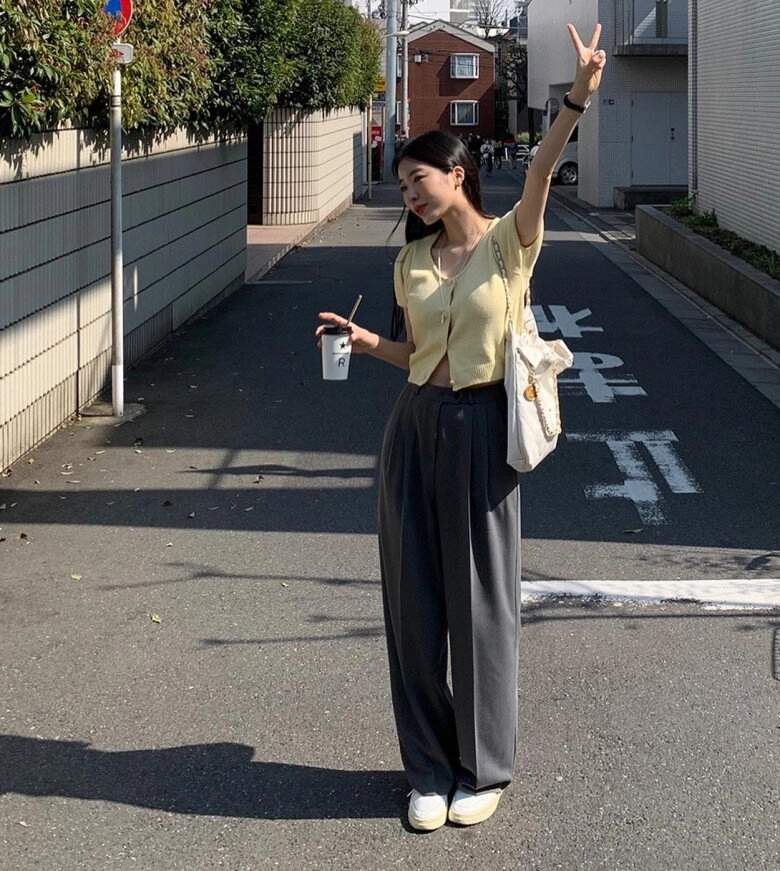 Phụ nữ u40 có gu ăn mặc thường diện 3 kiểu quần này biết lý do tôi cũng học theo diện xuống phố nổi bật chẳng thua ai - 3