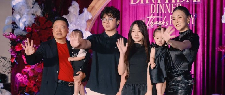 Phương oanh cùng 4 con mừng sinh nhật shark bình bố chồng đại tá cười rạng rỡ khi được quý tử biếu quà - 2