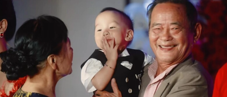 Phương oanh cùng 4 con mừng sinh nhật shark bình bố chồng đại tá cười rạng rỡ khi được quý tử biếu quà - 7