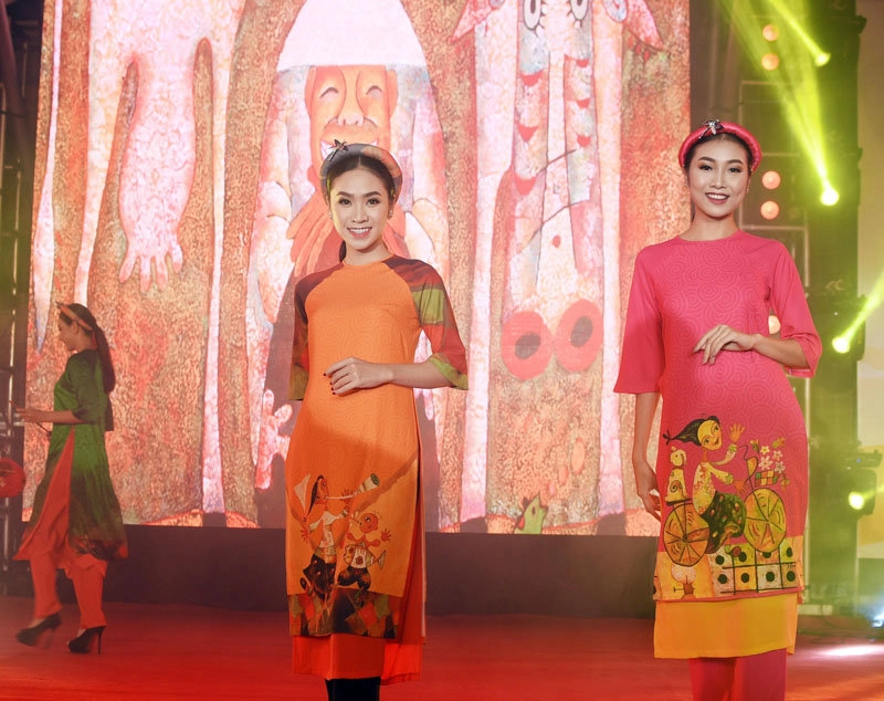 Quan khách tại hội nghị cấp cao apec 2017 say mê áo dài của hh ngọc hân - 3