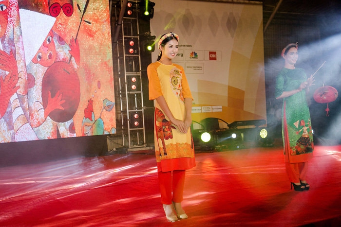 Quan khách tại hội nghị cấp cao apec 2017 say mê áo dài của hh ngọc hân - 6