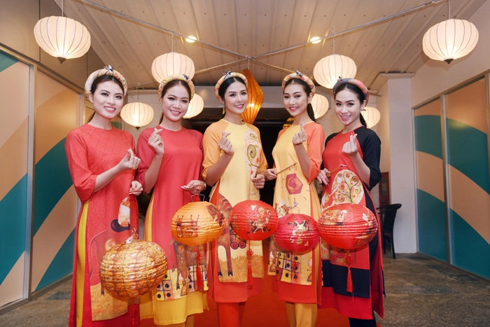 Quan khách tại hội nghị cấp cao apec 2017 say mê áo dài của hh ngọc hân - 11