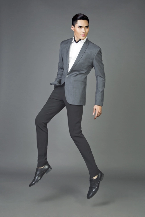 Quán quân nam đầu tiên của vntm ngày càng lịch lãm cuốn hút - 2