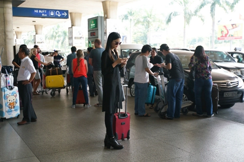 Quán quân nam đầu tiên của vntm ngày càng lịch lãm cuốn hút - 8