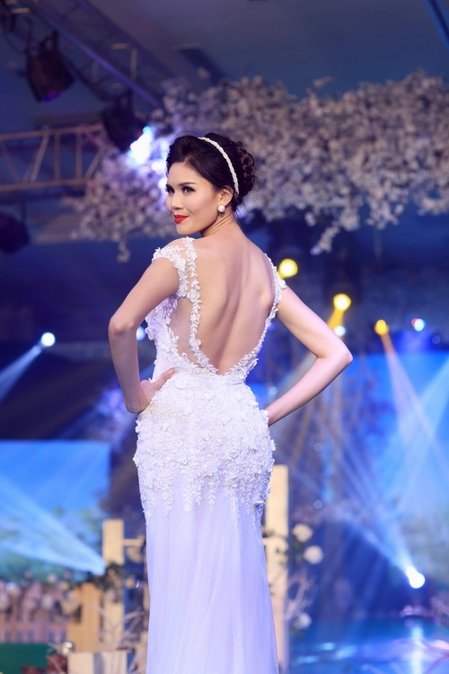 Quỳnh thư mặc váy cưới thon gọn bên ngọc tình - 9