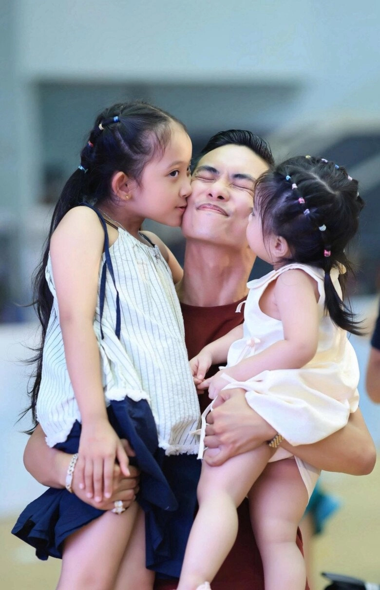 Sao việt 24h á hậu việt một mình nuôi 5 con nay than nghèo không nuôi nổi quý tử xin bố giúp - 6