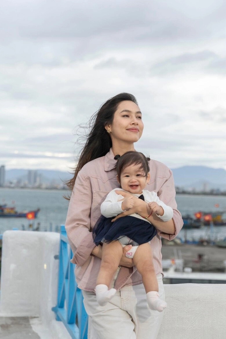 Sao việt 24h btv hoài anh khoe dung mạo xinh đẹp trẻ trung ở tuổi u50 được khen không khác gì thời dẫn thời sự vtv - 11