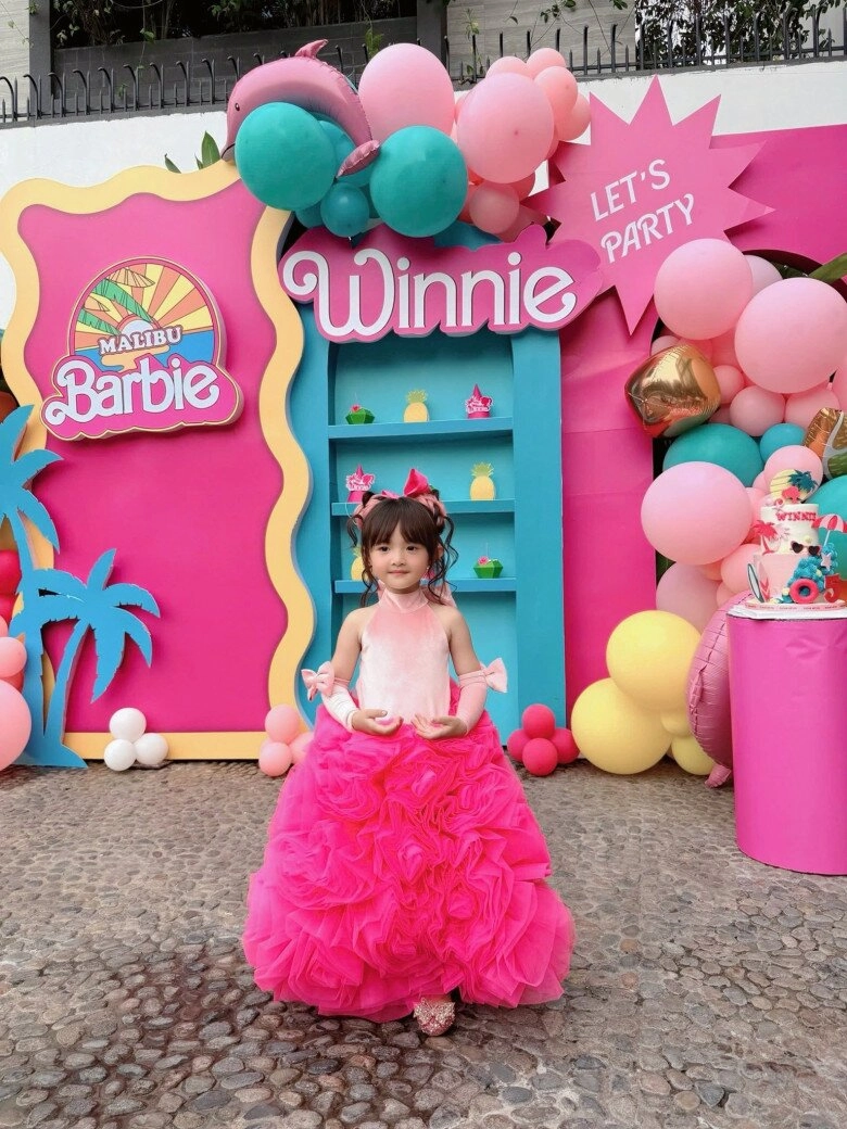 Sao việt 24h con gái lớn nhà ông cao thắng hóa búp bê barbie trong tiệc sinh nhật 5 tuổi 2 tiểu công chúa nắm tay tình cảm - 2