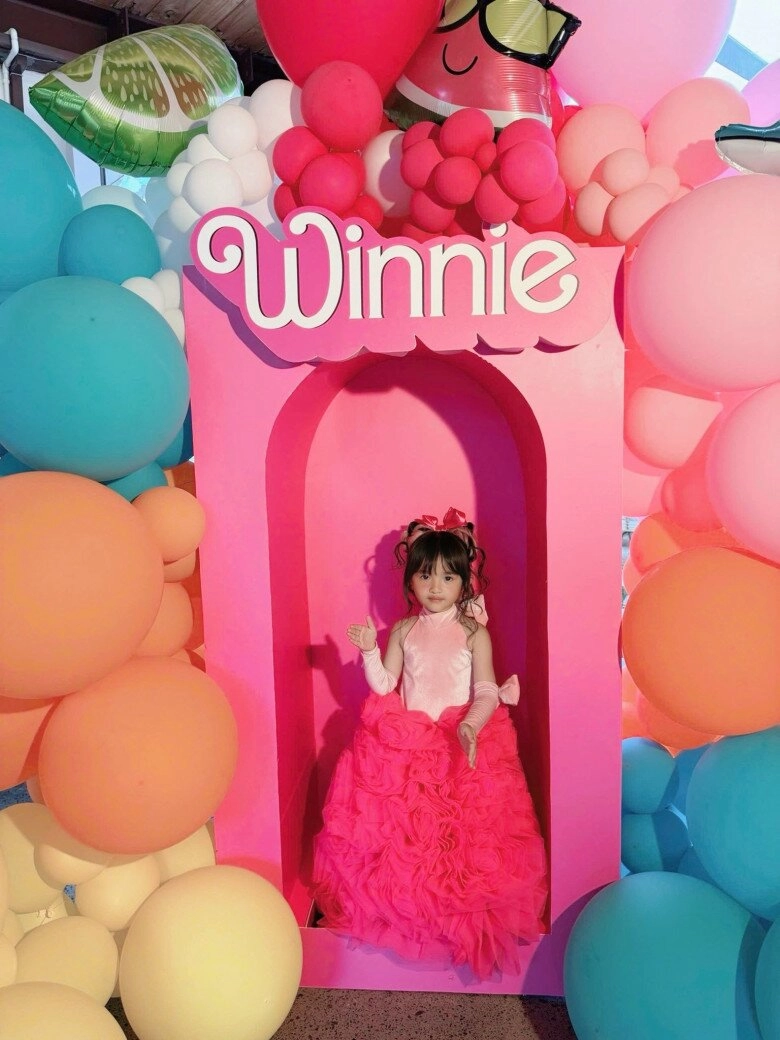 Sao việt 24h con gái lớn nhà ông cao thắng hóa búp bê barbie trong tiệc sinh nhật 5 tuổi 2 tiểu công chúa nắm tay tình cảm - 3