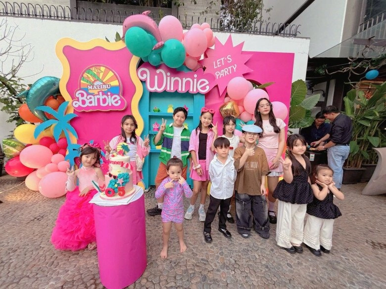 Sao việt 24h con gái lớn nhà ông cao thắng hóa búp bê barbie trong tiệc sinh nhật 5 tuổi 2 tiểu công chúa nắm tay tình cảm - 6