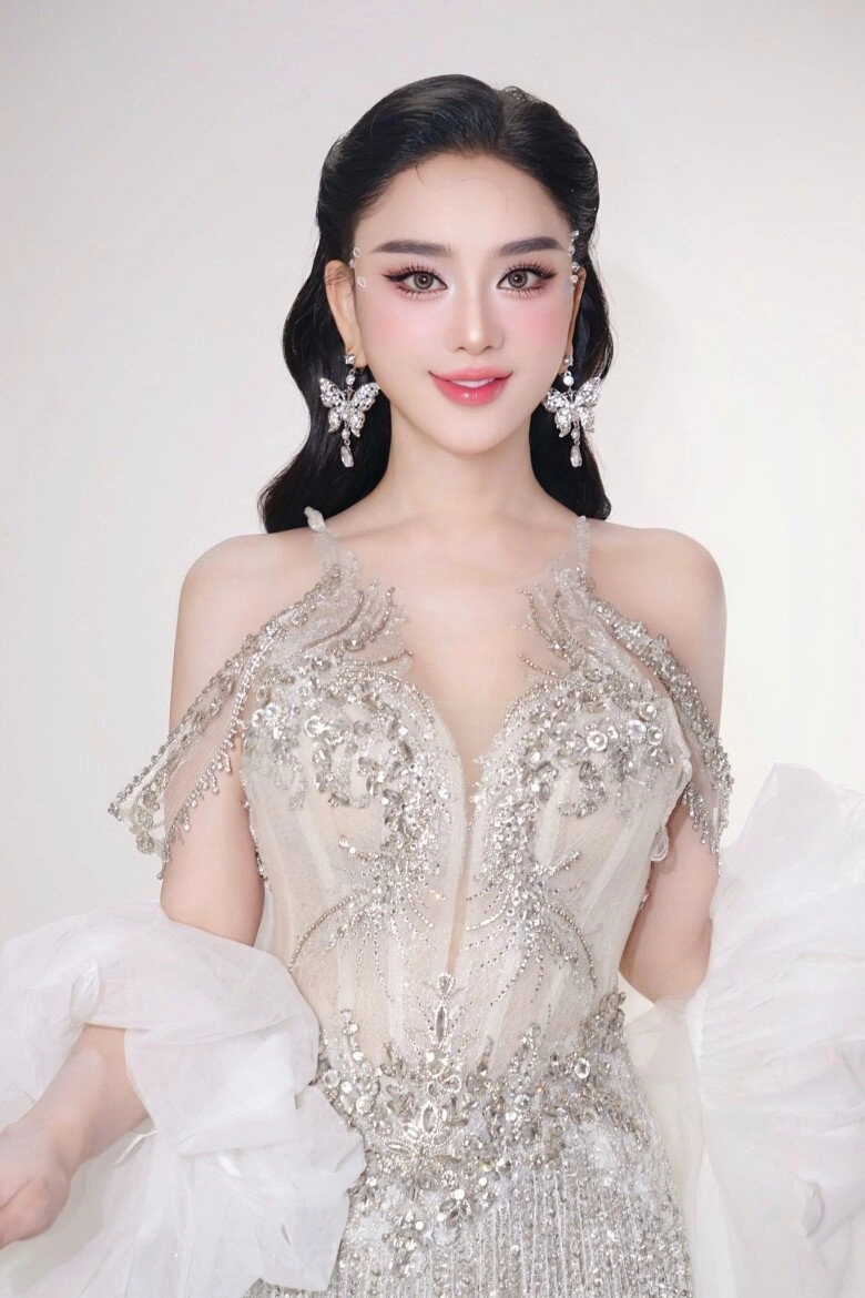 Sao việt 24h diễn viên hương giang tiết lộ con trai 8 tháng cao 1m75 phản ứng gay gắt khi có người hỏi về bố của con - 13