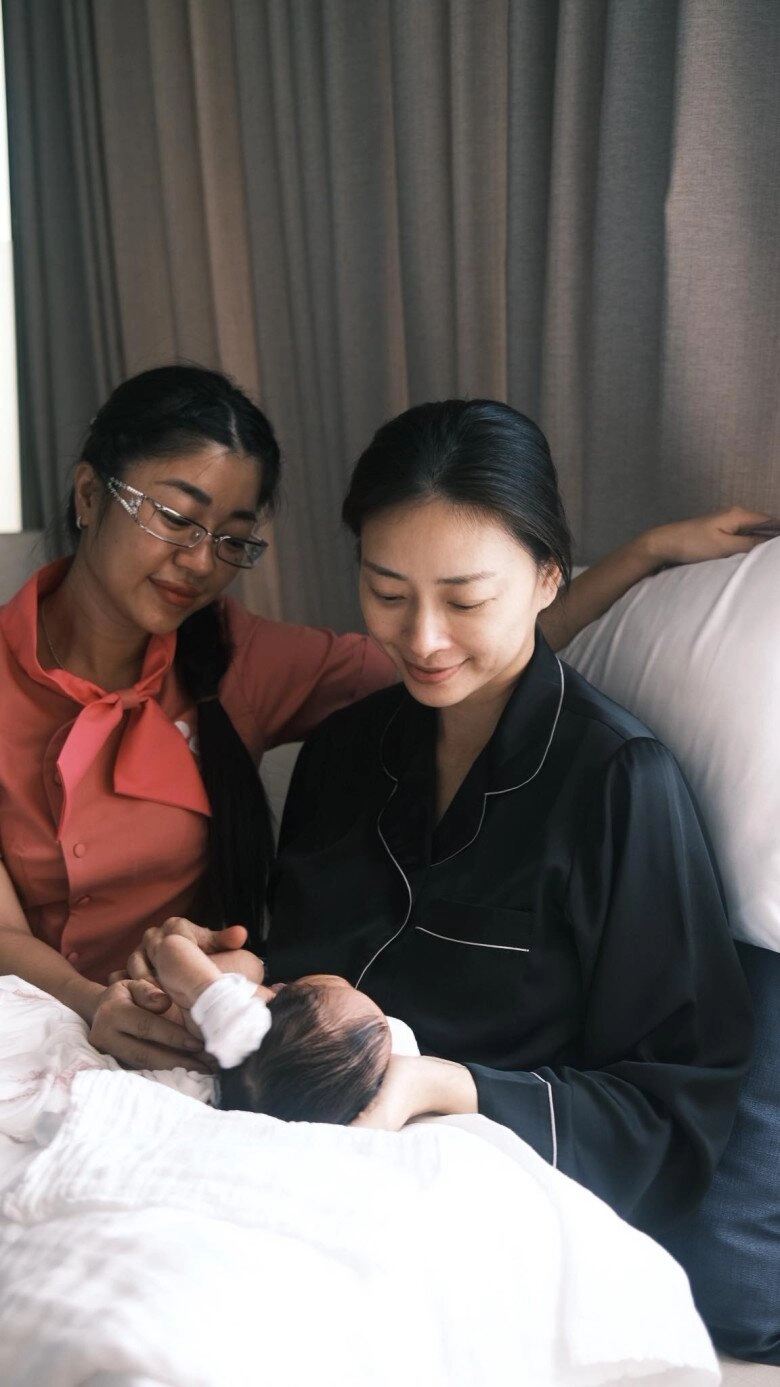 Sao việt 24h đỗ mỹ linh vừa gặp bão táp liền được chồng chủ tịch tặng hoa thắc mắc ai dạy ông xã hành động lãng mạn - 5