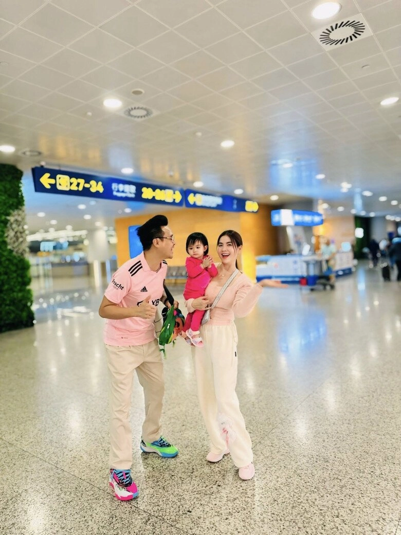 Sao việt 24h đỗ mỹ linh vừa gặp bão táp liền được chồng chủ tịch tặng hoa thắc mắc ai dạy ông xã hành động lãng mạn - 8