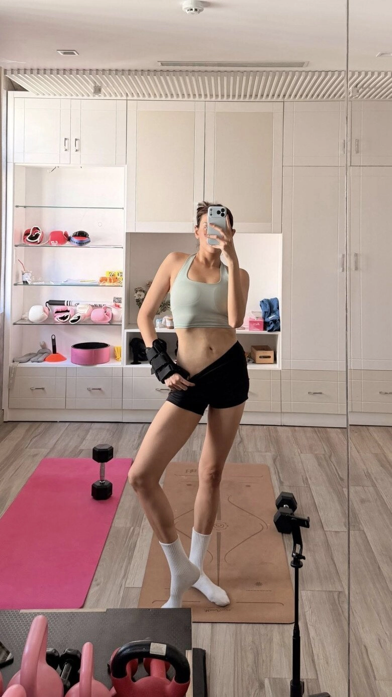 Sao việt 24h đỗ mỹ linh vừa gặp bão táp liền được chồng chủ tịch tặng hoa thắc mắc ai dạy ông xã hành động lãng mạn - 9