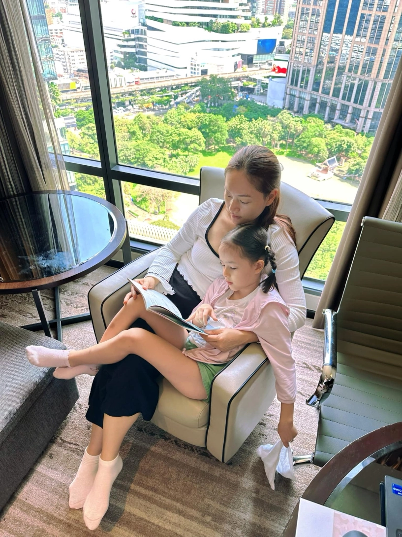 Sao việt 24h lan phương tự hào khoe con gái lai tây càng lớn càng xinh xắn cặp chân dài được thừa hưởng của bố cao 2m - 5