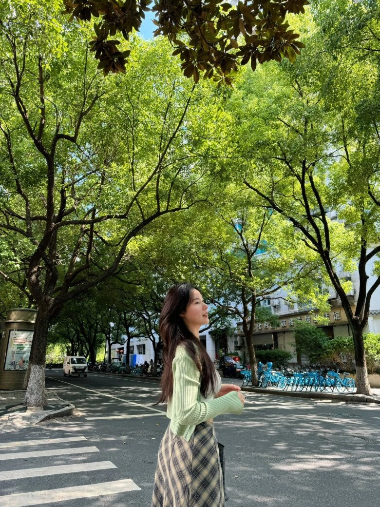 Sao việt 24h lan phương tự hào khoe con gái lai tây càng lớn càng xinh xắn cặp chân dài được thừa hưởng của bố cao 2m - 9