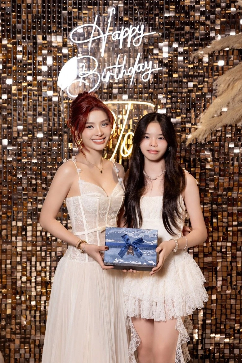 Sao việt 24h lệ quyên gây sốt vì hành động ngọt ngào khi tình trẻ lâm bảo châu bị thương được ví như hậu phương vững chắc - 9