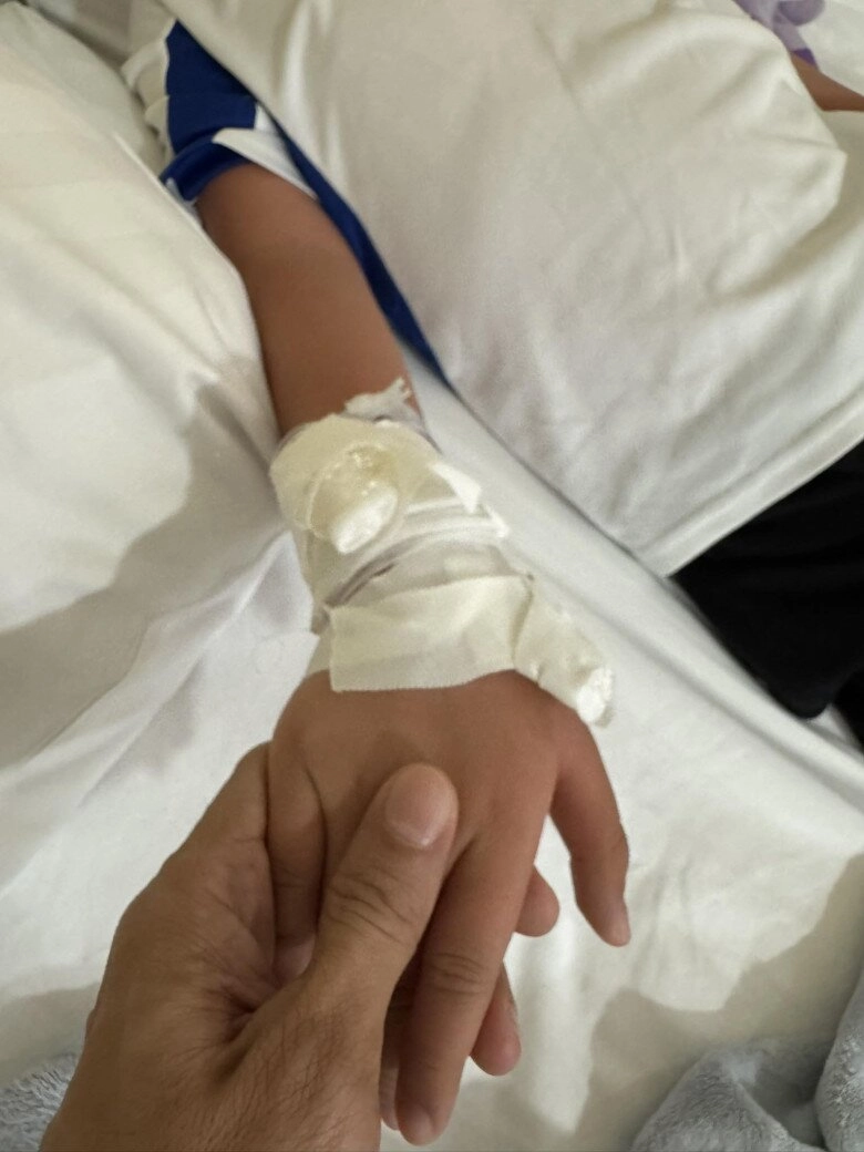 Sao việt 24h lệ quyên gây sốt vì hành động ngọt ngào khi tình trẻ lâm bảo châu bị thương được ví như hậu phương vững chắc - 13