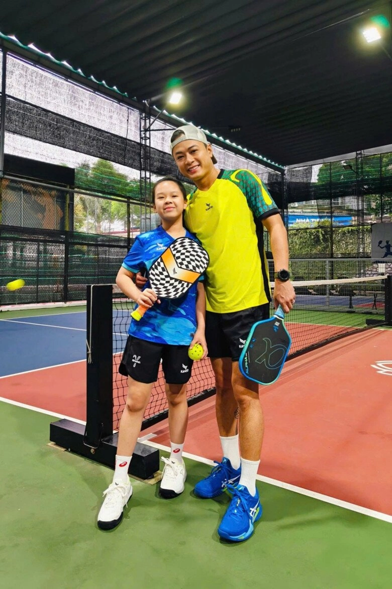 Sao việt 24h mc diệp chi cùng con gái đến thượng hải ái nữ 13 tuổi dáng chuẩn như người mẫu nhìn như em gái của mẹ - 9