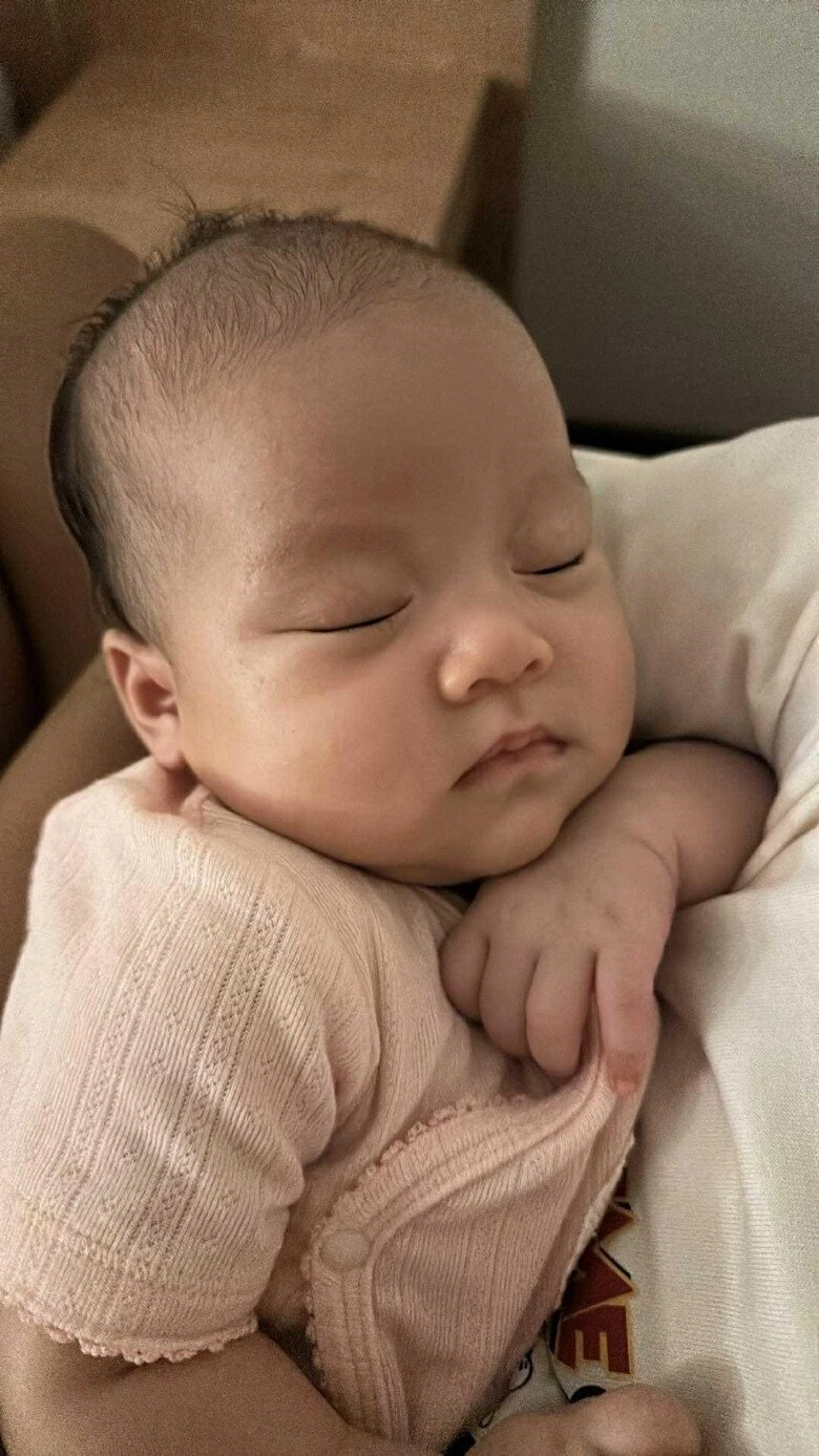 Sao việt 24h mc diệp chi cùng con gái đến thượng hải ái nữ 13 tuổi dáng chuẩn như người mẫu nhìn như em gái của mẹ - 10