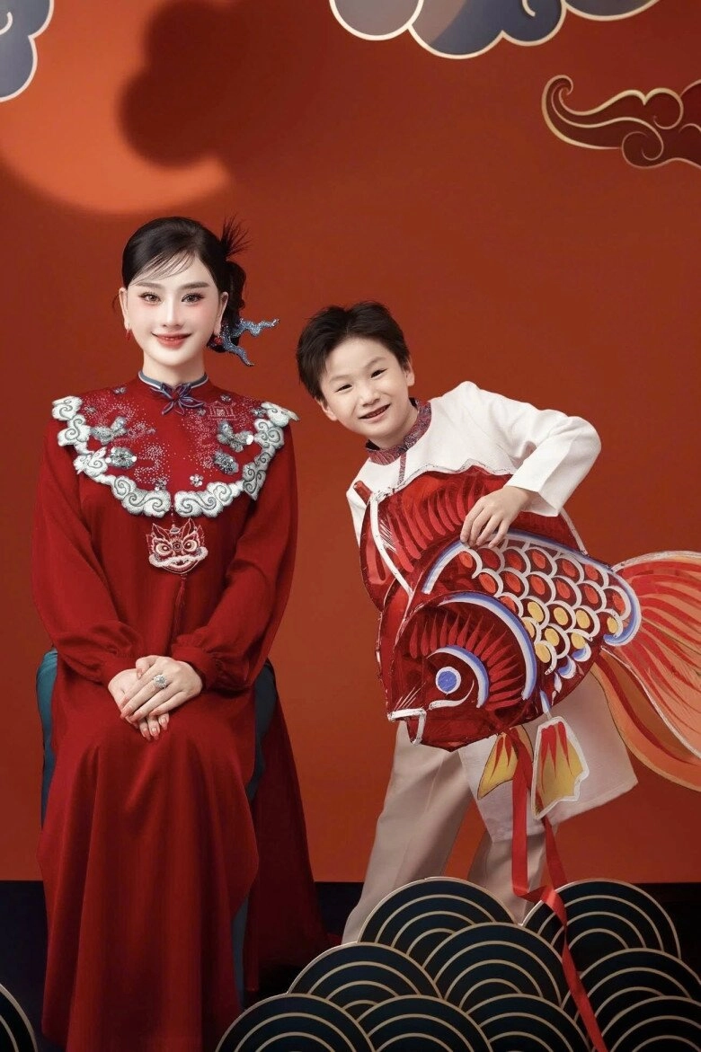 Sao việt 24h mc diệp chi cùng con gái đến thượng hải ái nữ 13 tuổi dáng chuẩn như người mẫu nhìn như em gái của mẹ - 11