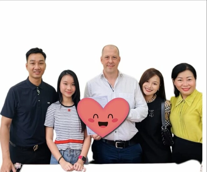 Sao việt 24h mc thành trung hiếm hoi chung khung hình với chồng tây của vợ cũ ca sĩ thu phượng nói câu đáng chú ý - 1