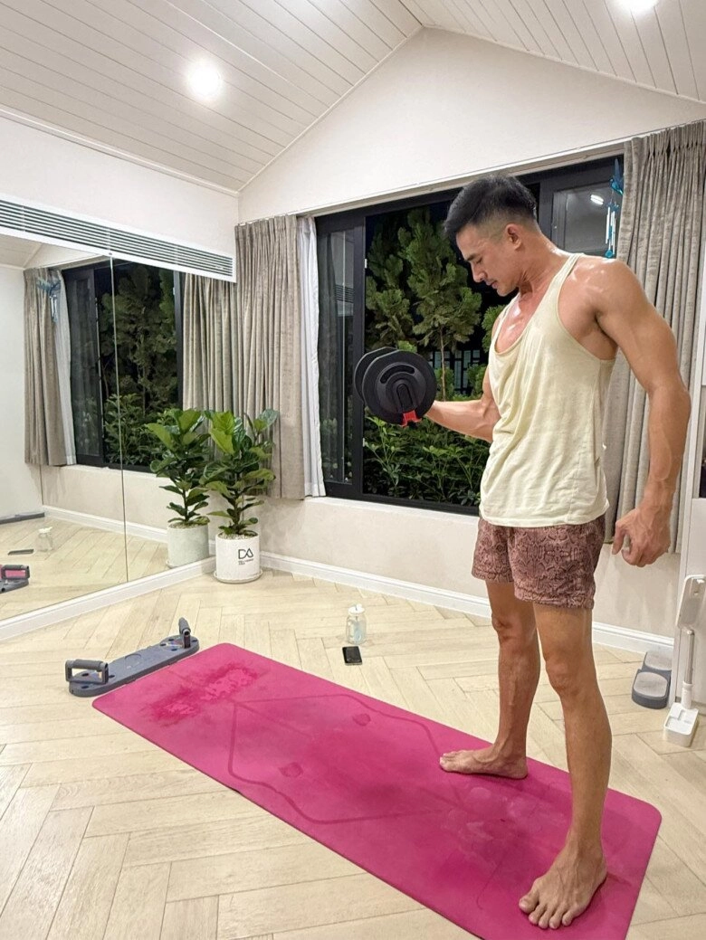 Sao việt 24h mẹ hồ ngọc hà tình tứ bên chồng lai pháp trong ngày sinh nhật u70 khoe dáng trẻ trung viên mãn bên con cháu - 14