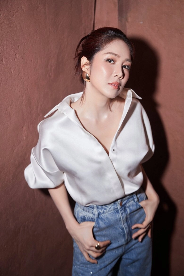 Sao việt 24h mẹ ruột hồ ngọc hà diện phong cách độc lạ tuổi u70 vẫn tự tin khoe dáng trong trang phục bó sát - 14