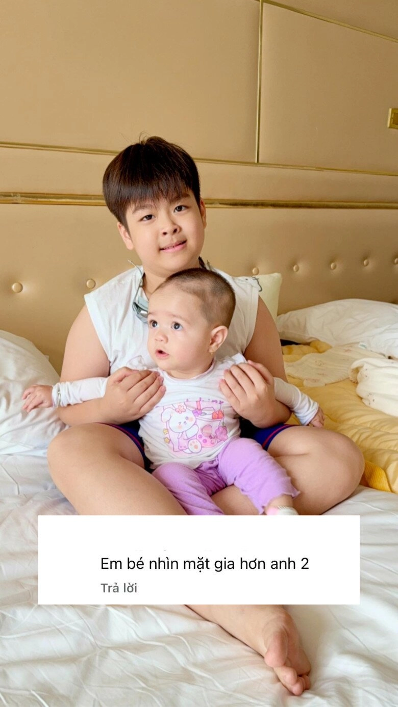 Sao việt 24h nhật kim anh khoe ảnh 2 con ái nữ lai được nhận xét nhìn lớn tuổi hơn anh trai chung nửa huyết thống - 2