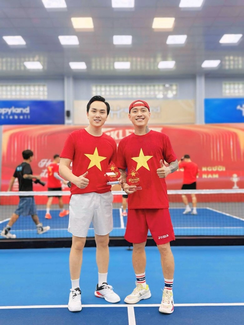 Sao việt 24h nhiều sao việt ủng hộ hàng tỷ đồng khắc phục hậu quả bão bualoi đức phúc - tùng dương góp số tiền khủng - 7