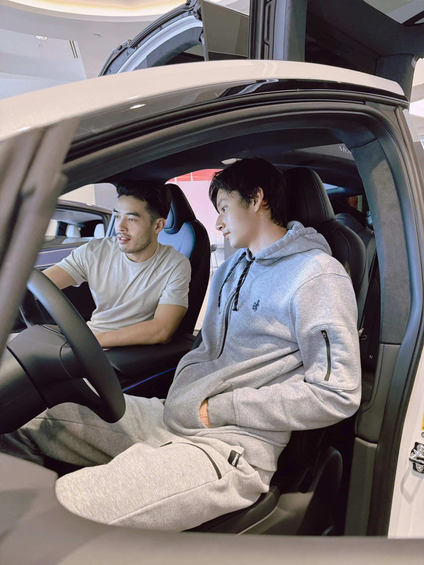 Sao việt tậu xế sang thưởng con vào đại học jennifer phạm chi 2 tỷ cho con trai với quang dũng nhật cường phải vay mượn - 3