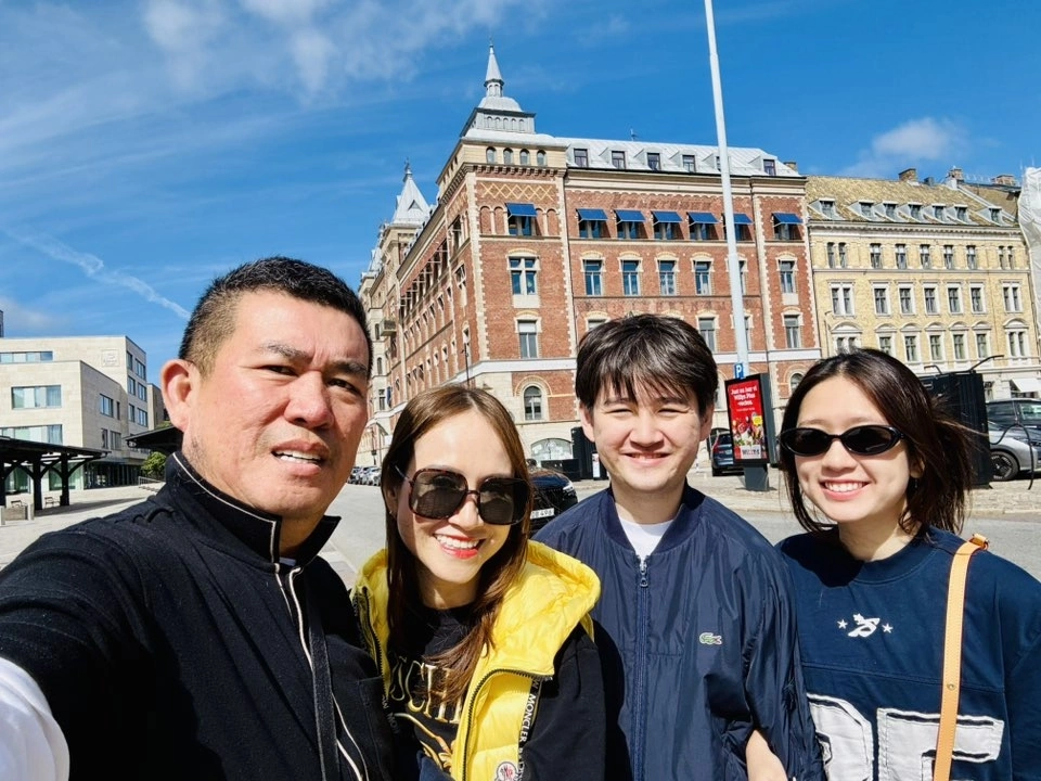 Sao việt tậu xế sang thưởng con vào đại học jennifer phạm chi 2 tỷ cho con trai với quang dũng nhật cường phải vay mượn - 18