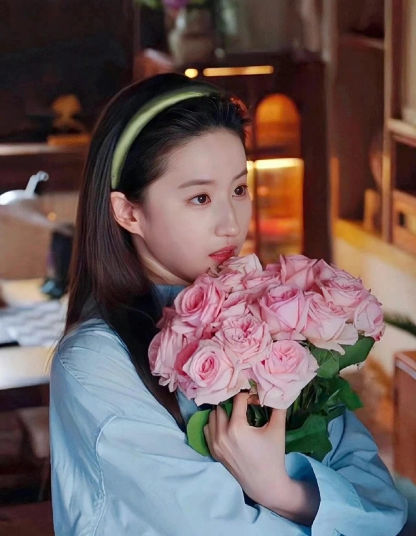 Sau chụp ảnh cùng hoa hồng lưu diệc phi lại khởi xướng trào lưu làm đẹp mới - 1