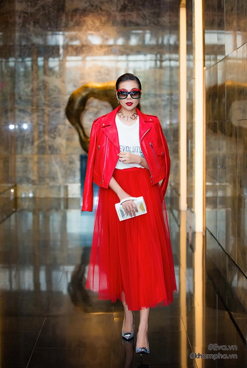 Siêu mẫu thanh hằng diện cây hàng hiệu đỏ rực rỡ giá nửa tỷ đồng đi sự kiện - 2